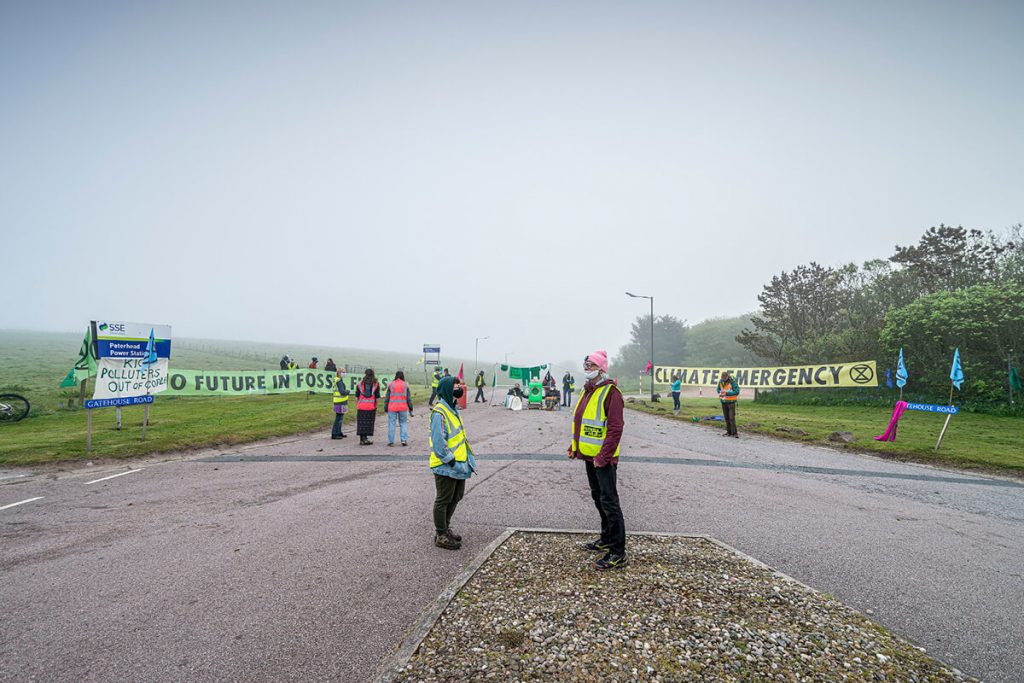 Peterhead Power Station: activists block road with banners, gas canisters and green washing machine